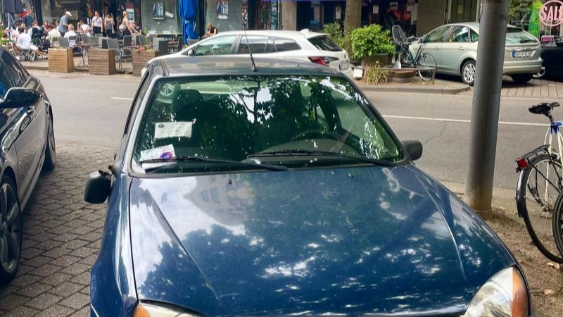 🙂 Was stimmt an diesem Auto nicht?